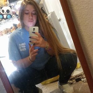 Meet your Posher, Hallie